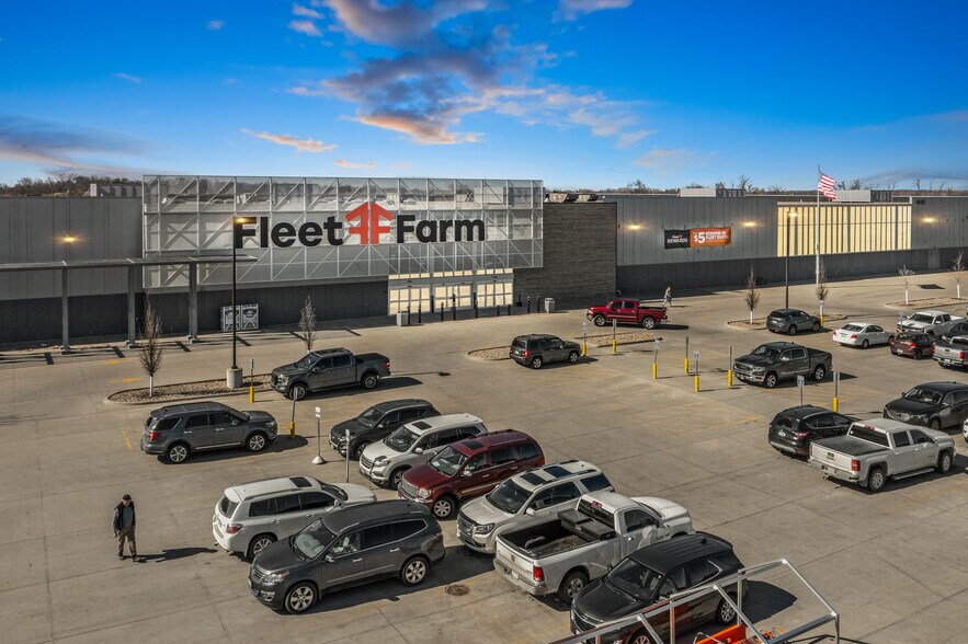 Primary Photo Of 4650 Cross Point Blvd NE, Cedar Rapids Freestanding For Sale