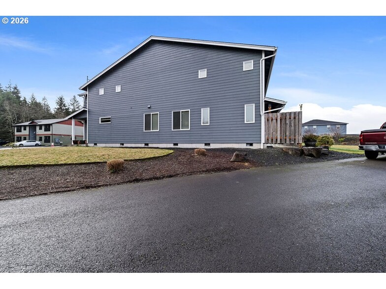 More Photos Of 1524 SE Honeysuckle Loop, Warrenton Apartments For Sale