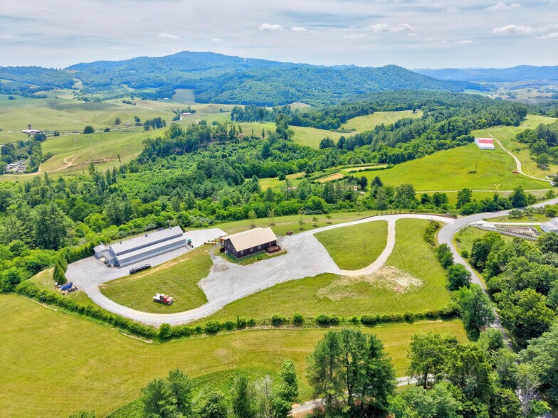 More Photos Of 639 Wagon Wheel Rd, Elk Creek Lodge Meeting Hall For Sale