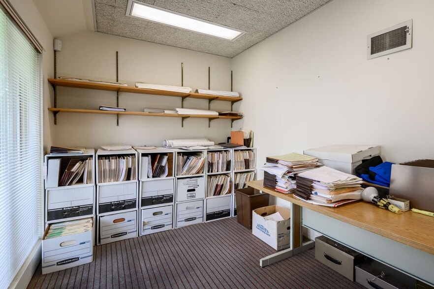 More Photos Of 10 Walker St, Kittery Loft Creative Space For Lease