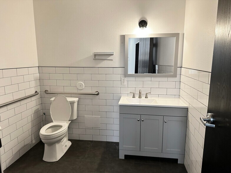 More Photos Of 4535 Statz St, North Las Vegas Warehouse For Lease