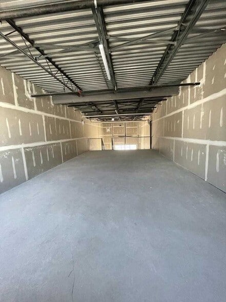 More Photos Of 5250 Solar Dr, Mississauga Manufacturing For Lease