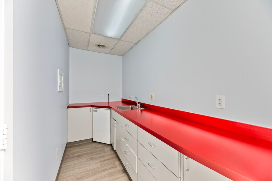 More Photos Of F1 Brier Hill Ct, East Brunswick Office For Sale
