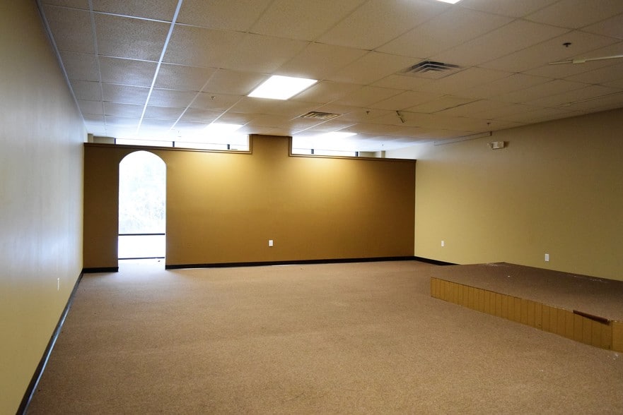 More Photos Of 193 Ashton Park Dr, Millbrook General Retail For Lease