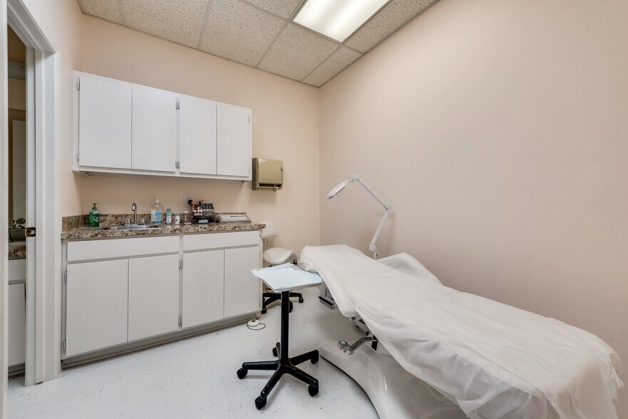 More Photos Of 912 Wright St, Arlington Medical For Sale