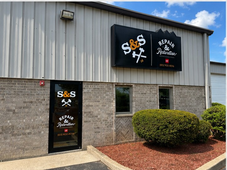 More Photos Of 2449 Pierce Dr, Spring Grove Showroom For Sale