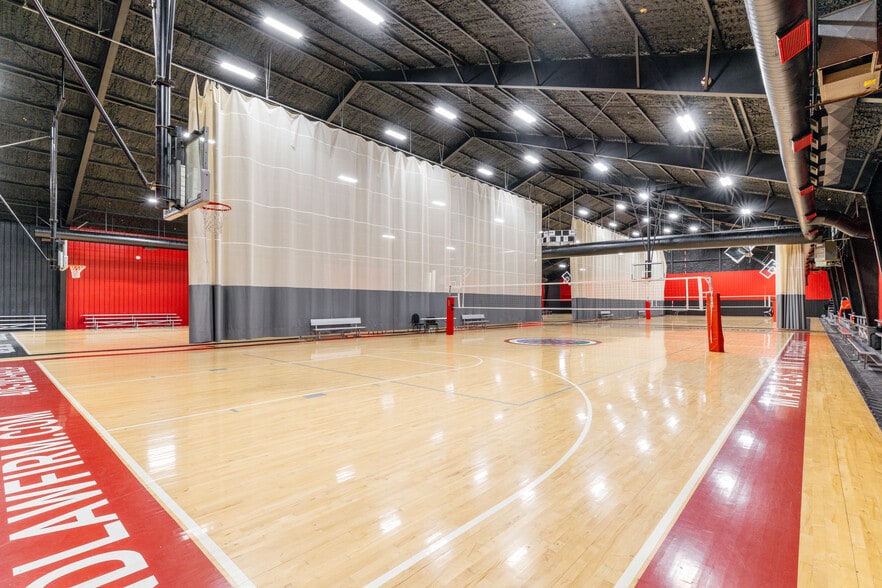 More Photos Of 3333 W Hefner Rd, Oklahoma City Sports And Entertainment For Lease