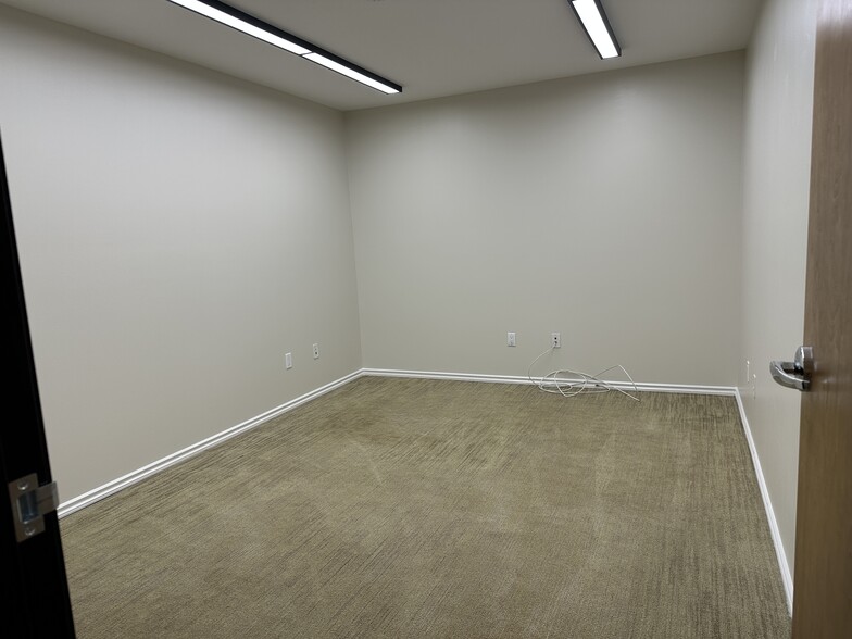 More Photos Of 20821 Dearborn St, Chatsworth Warehouse For Sale