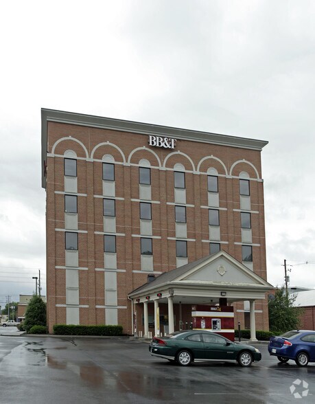 More Photos Of 100 E Main St, Sevierville Office For Lease