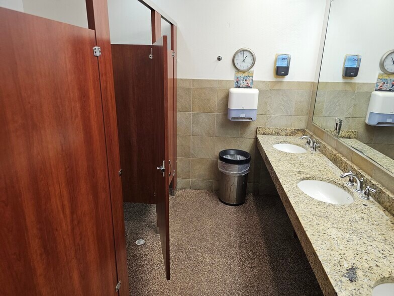 More Photos Of 140 Eglin Pky SE, Fort Walton Beach Health Club For Sale