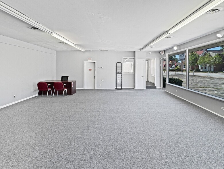 More Photos Of 129 E 5th St, Washington Showroom For Sale