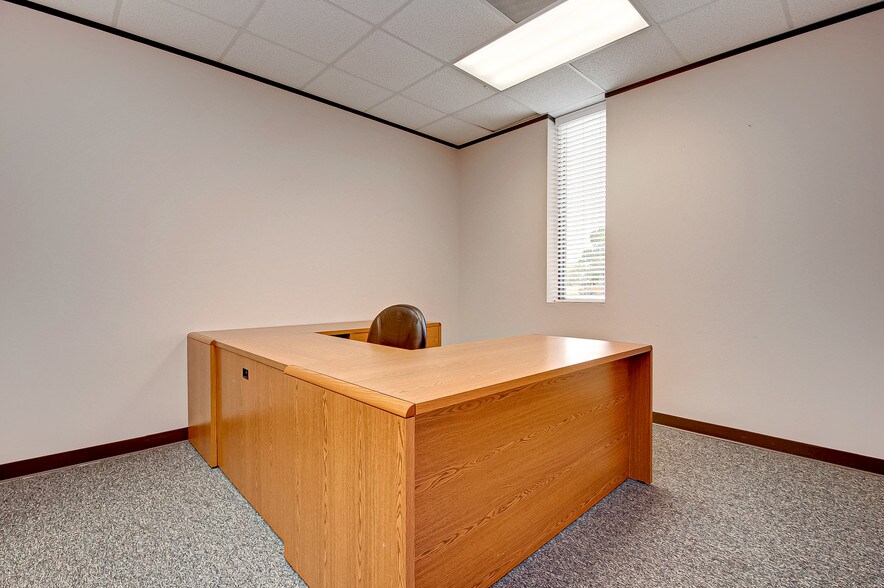 More Photos Of 7102 Glen Chase Ct, Houston Office For Sale