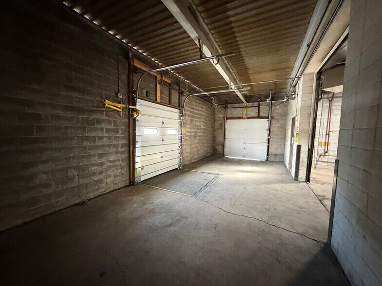 More Photos Of 36-60 Industrial pl, Middletown Manufacturing For Lease