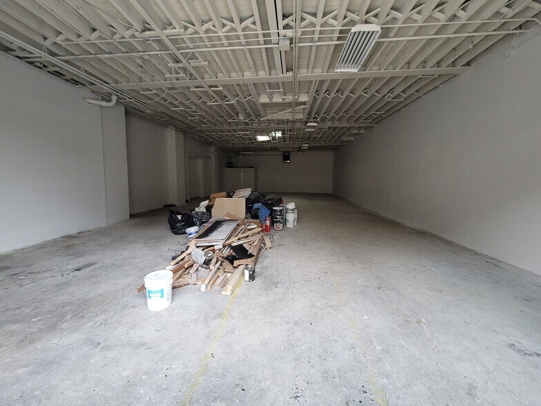 More Photos Of 272-280 Seigel St, Brooklyn Restaurant For Lease