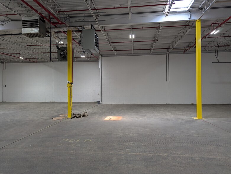 More Photos Of 99 Webster St, Pawtucket Warehouse For Lease