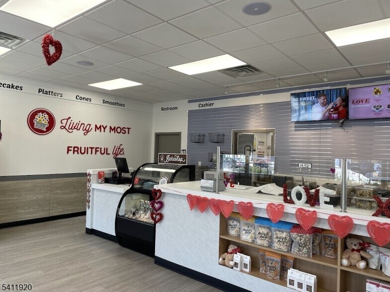 More Photos Of 281 Triangle Rd, Hillsborough Freestanding For Lease