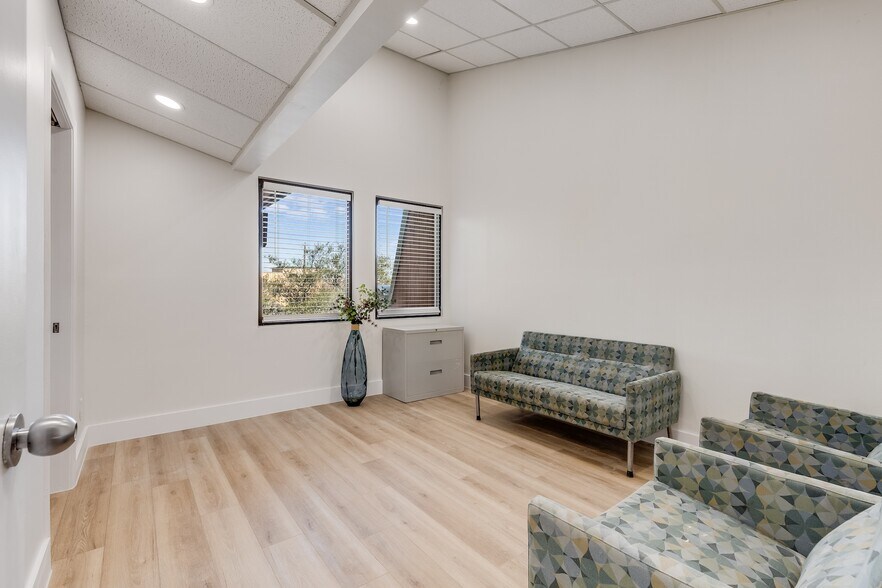 More Photos Of 12989 Jupiter Rd, Dallas Office For Sale