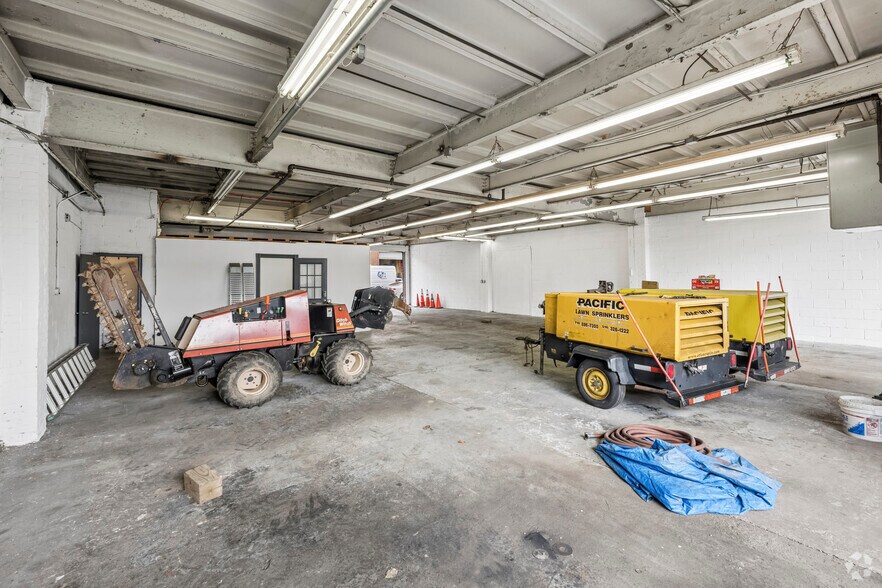 More Photos Of 18-17 130th St, College Point Warehouse For Lease