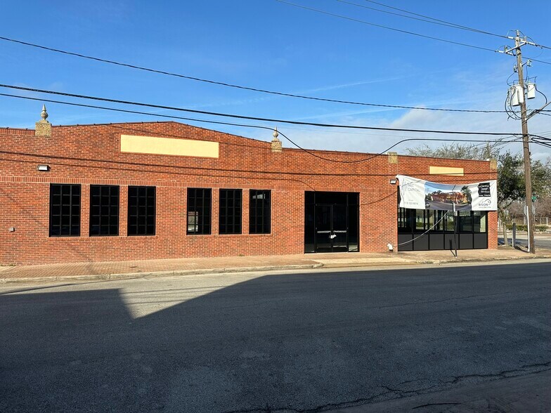 Primary Photo Of 2003 Union St, Houston Restaurant For Lease