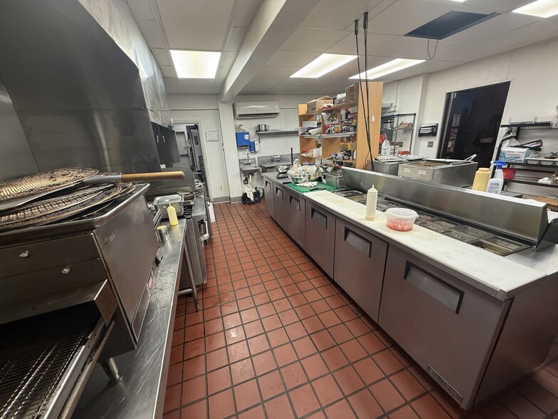 More Photos Of 7500-7504 N Main St, Dayton Bar For Sale