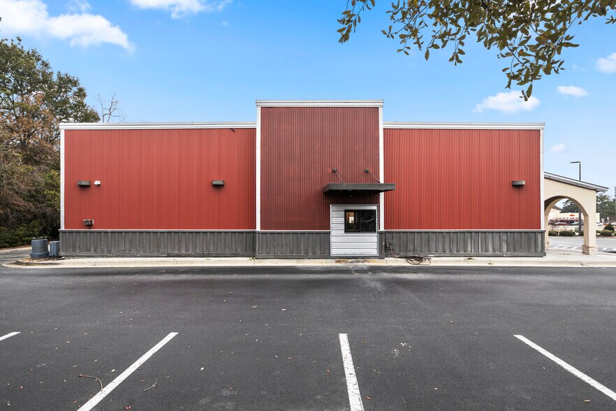 More Photos Of 762 Veterans Pky, Hinesville Restaurant For Sale
