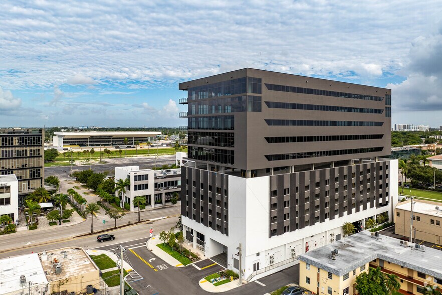 More Photos Of 800 N Federal Hwy, Hallandale Beach Office For Sale