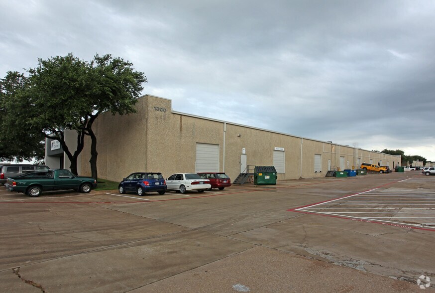 More Photos Of 1300 N Interstate 35E, Carrollton Unknown For Lease