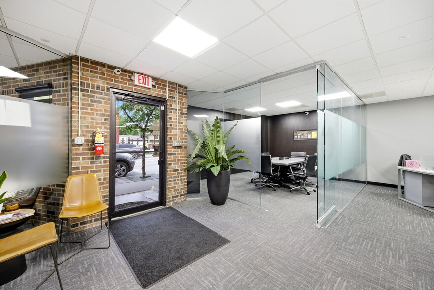 More Photos Of 326 SE Douglas St, Lees Summit Office For Sale