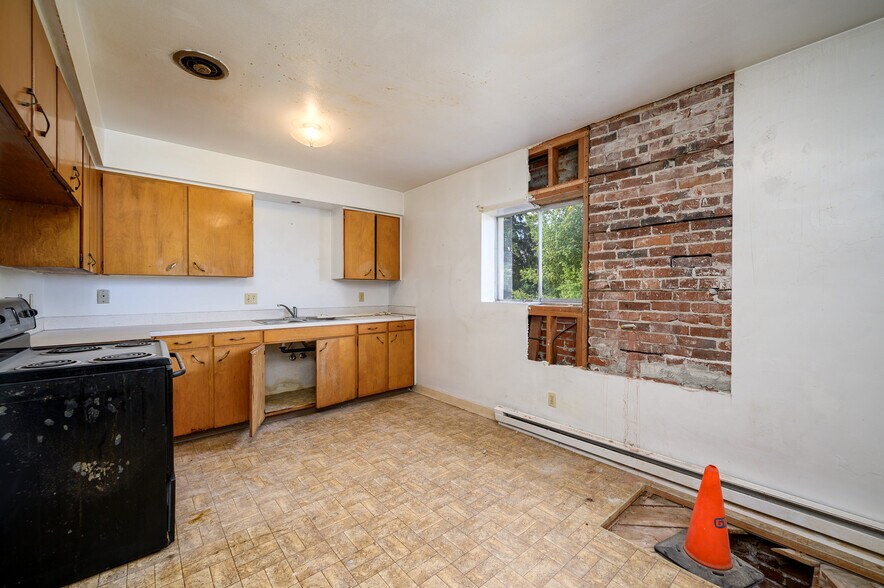 More Photos Of 229 E Monroe St, Carlton Apartments For Sale