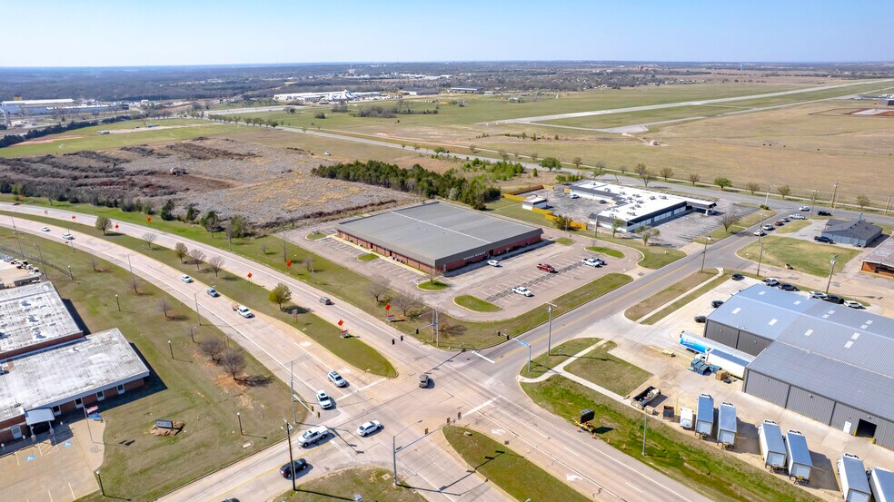 More Photos Of 1400 N Kennedy Ave, Shawnee Office For Sale