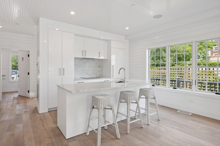 More Photos Of 45 S Euclid Ave, Montauk Storefront Retail Residential For Sale