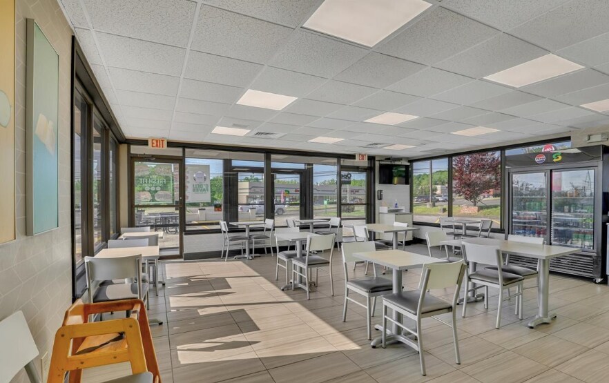 More Photos Of 942 Washington St, Middletown Fast Food For Sale
