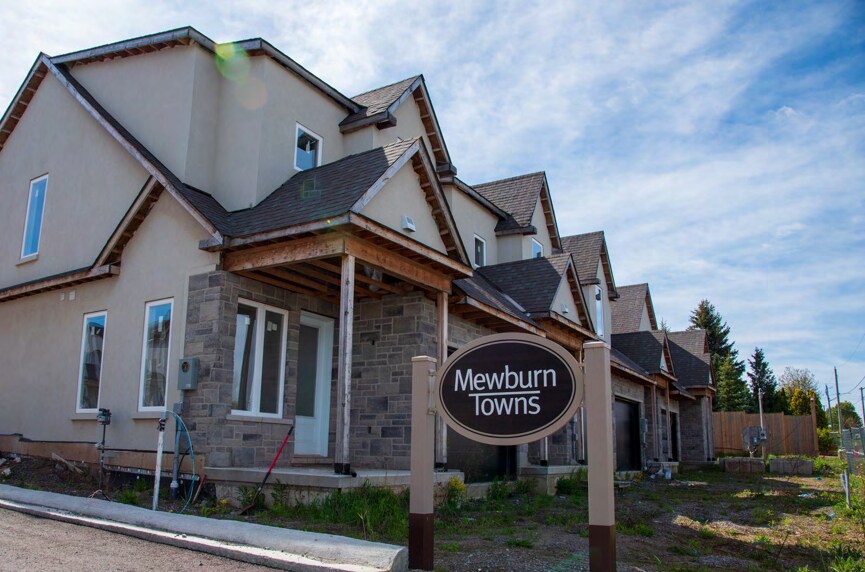 More Photos Of 2700 Mewburn Rd, Niagara Falls Apartments For Sale