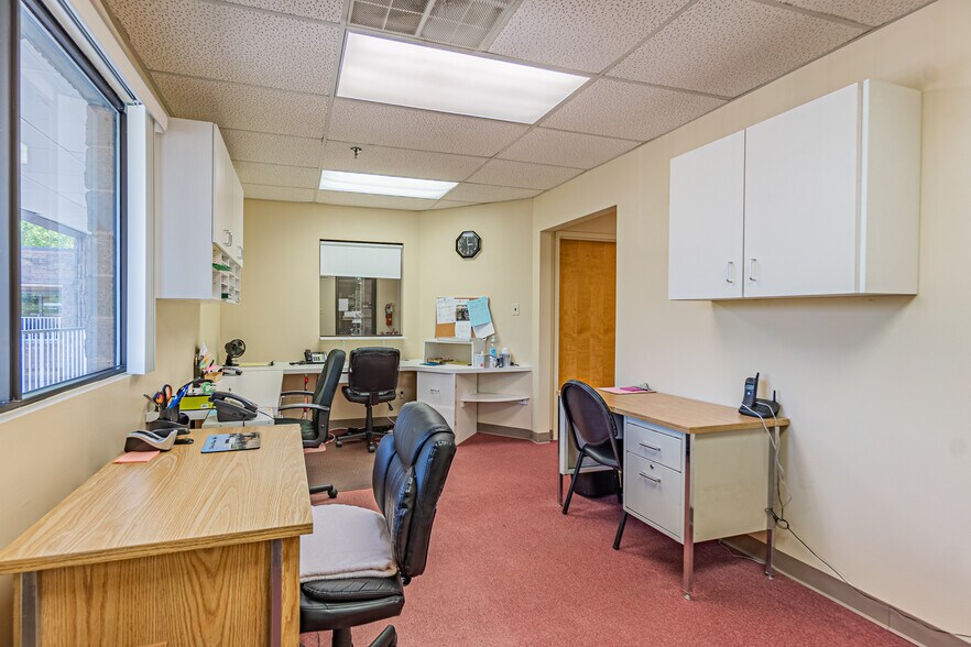 More Photos Of 35-37 Progress St, Edison Medical For Sale