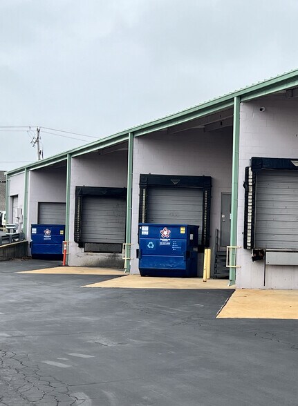 More Photos Of 1900-1940 Craigshire Dr, Saint Louis Flex For Sale