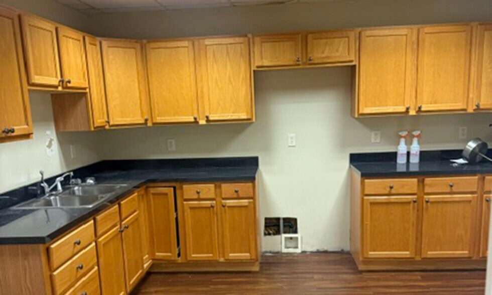 More Photos Of 1501 Allens Ln, Evansville Warehouse For Sale