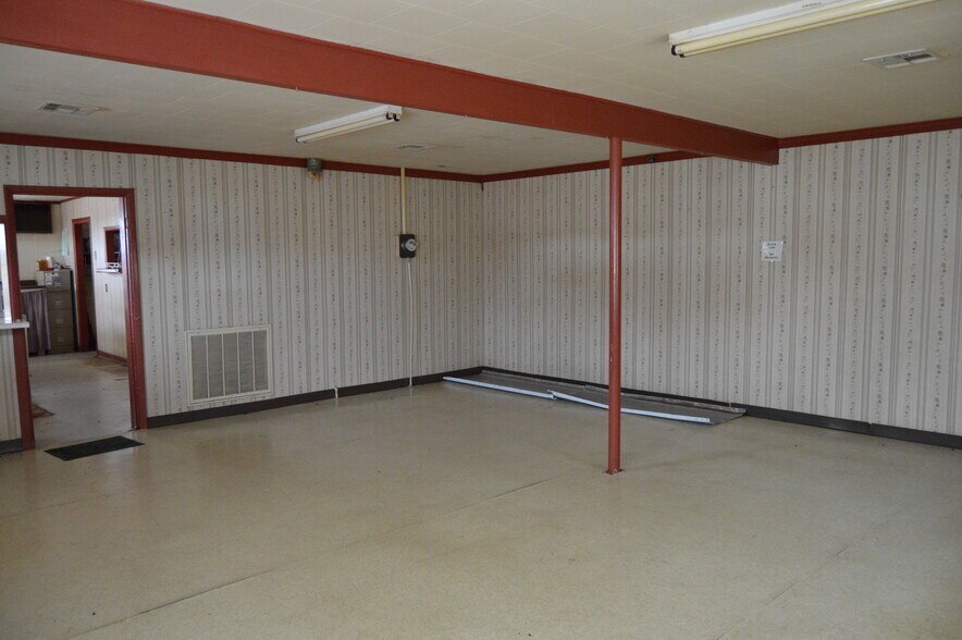 More Photos Of 681 Ash Flat Dr, Ash Flat Restaurant For Sale