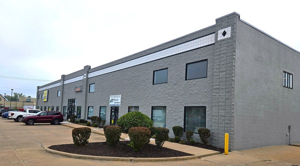 Primary Photo Of 35900-35906 Groesbeck, Clinton Township Warehouse For Lease