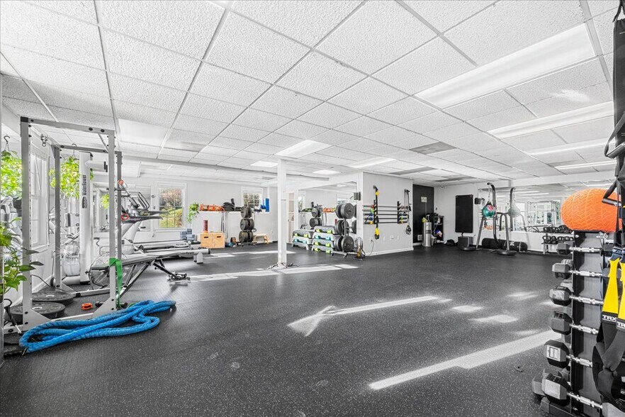 More Photos Of 620 Norwich New London Tpke, Uncasville Office For Lease