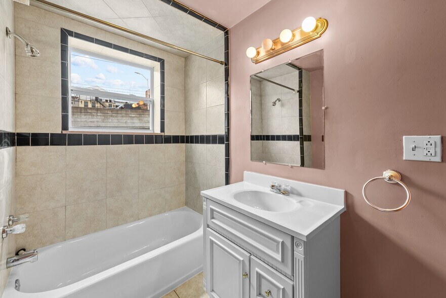 More Photos Of 19 N Maple Ave, Greensburg Bar For Sale