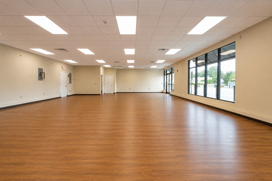 More Photos Of 386-388 Washington Rd, Sayreville Storefront Retail Office For Lease