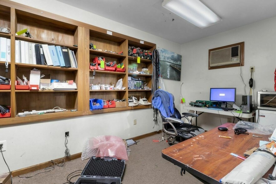 More Photos Of 15402 Stony Creek Way, Noblesville Warehouse For Lease