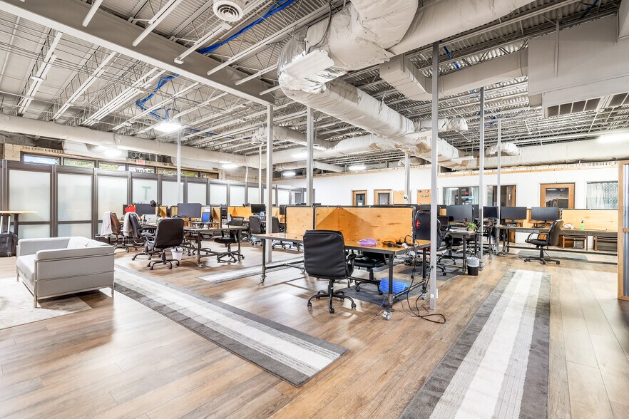 More Photos Of 508 S Lexington Ave, Burlington Office For Sale