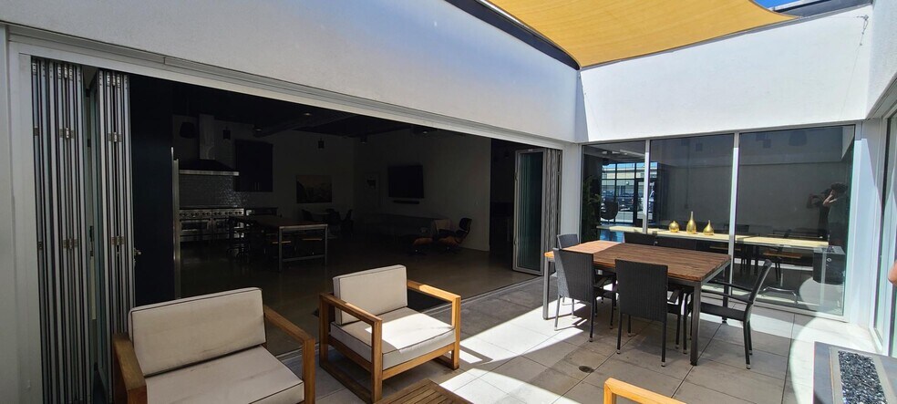 More Photos Of 265 W Crossroads, Salt Lake City Research And Development For Lease