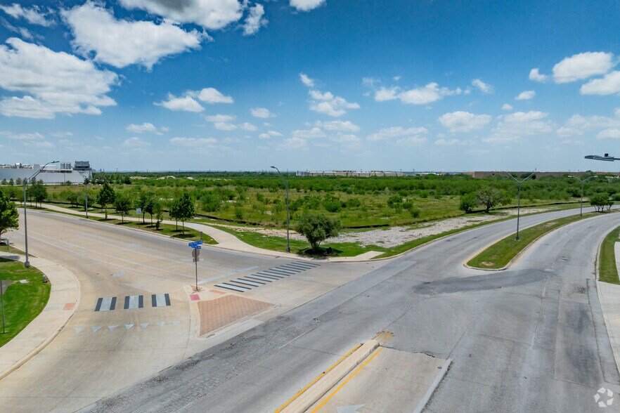 More Photos Of 3667 Global Way, San Antonio Distribution For Lease