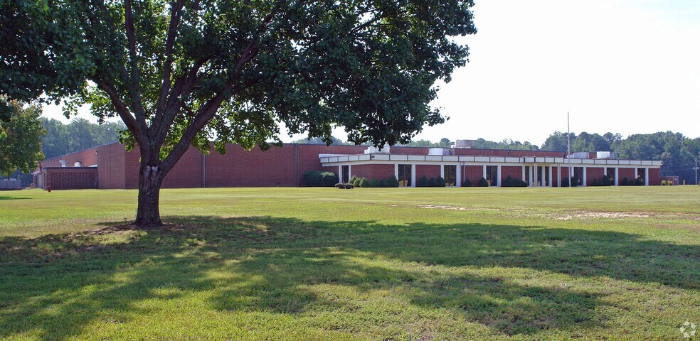 More Photos Of 6030 US Highway 301 N, Elm City Distribution For Lease