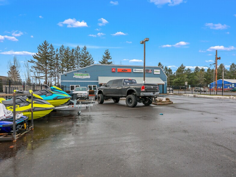 More Photos Of 993 NE Kane Dr, Gresham Freestanding For Sale