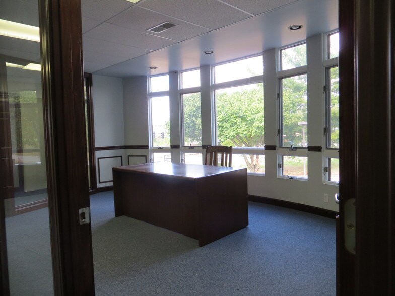 More Photos Of 303-307 Jungermann Rd, Saint Peters Medical For Lease