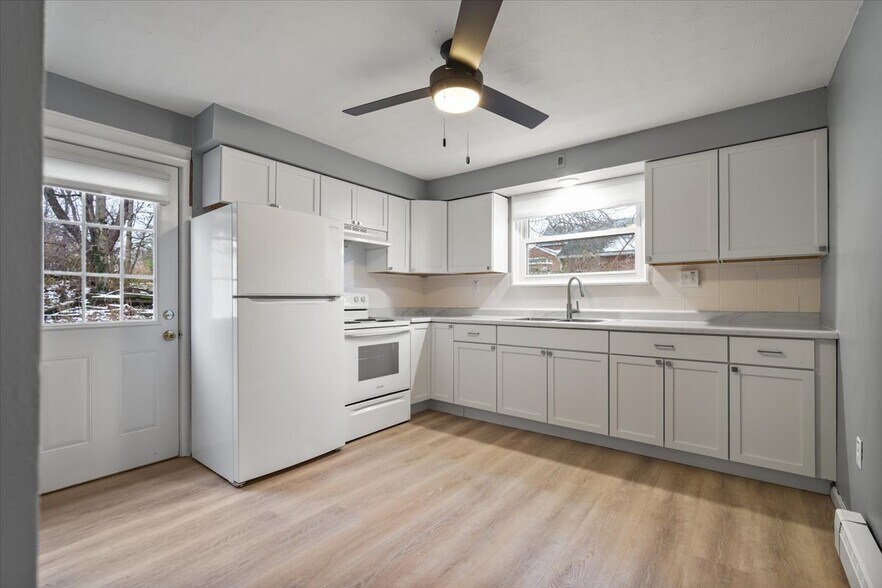 More Photos Of 218 Carolyn Ln, Eureka Apartments For Sale