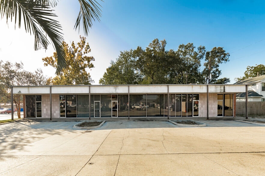 More Photos Of 4950 Government St, Baton Rouge General Retail For Sale